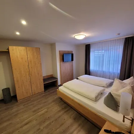 Zur Linde Hotel Lauf