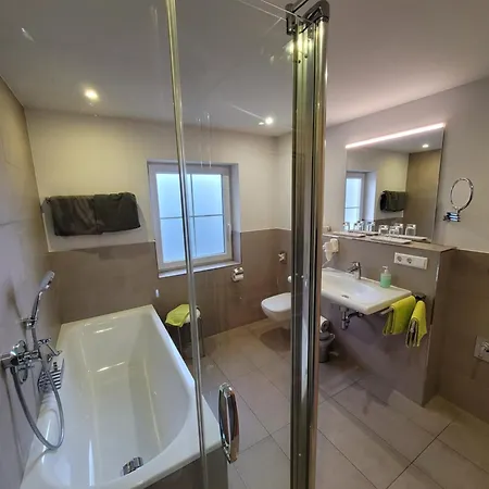 Zur Linde Hotel 3*