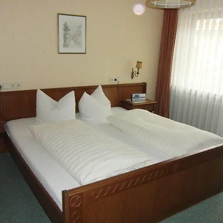 Zur Linde Отель 3*