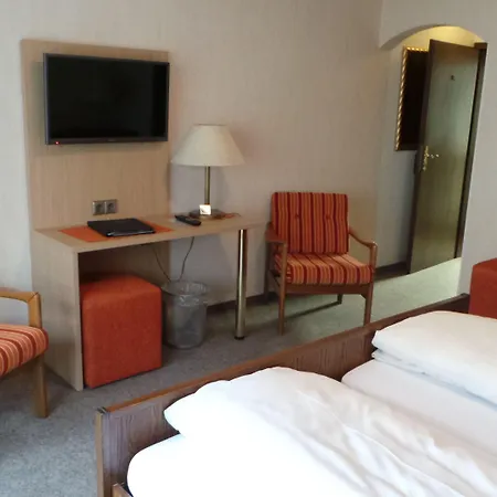Zur Linde Отель 3*