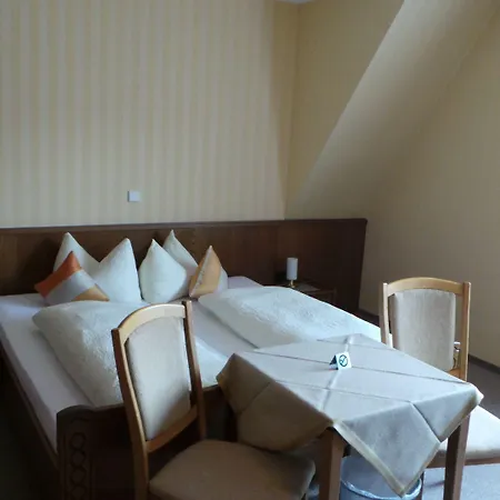Отель Zur Linde 3*