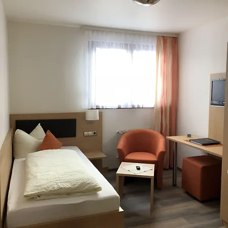 Zur Linde Отель 3*