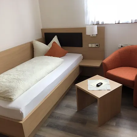 Отель Zur Linde 3*