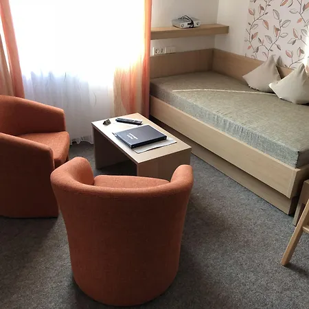 Zur Linde Отель