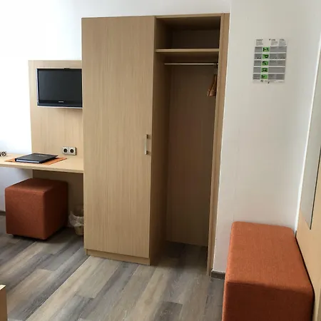 Отель Zur Linde Lauf