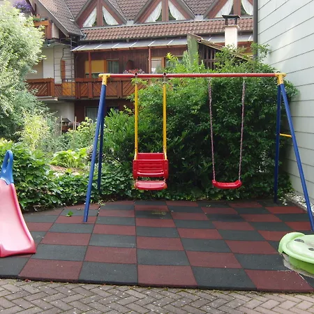 Отель Zur Linde 3*