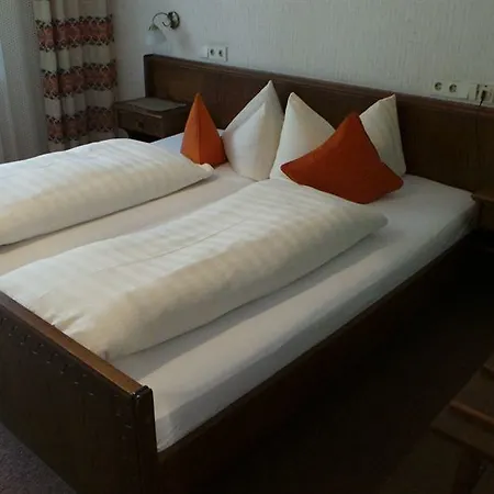 Zur Linde Hotel 3*
