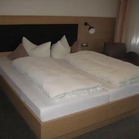 Zur Linde Отель 3*