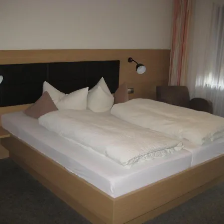 Zur Linde Отель 3*
